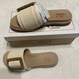 Mia Sandals Cream Buckle Sandals NEW Size 7 Women’s